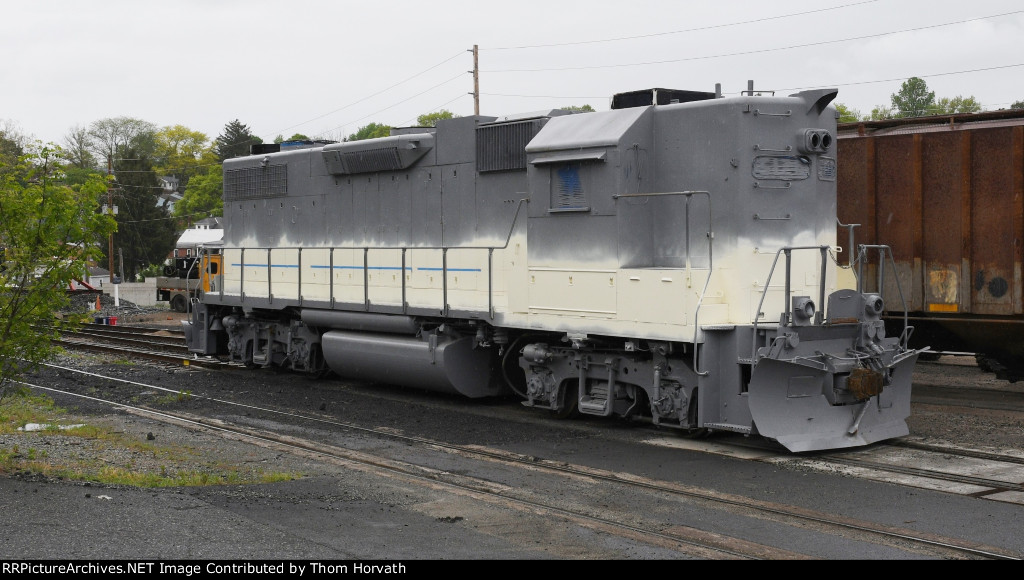 EBGR 5128 continues being readied for its new paint scheme